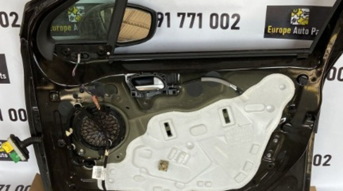 Broasca usa dreapta fata Peugeot 208 1.2 VTI cod motor HMZ hatchback an 2015