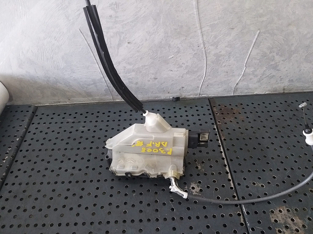 Broasca usa dreapta fata peugeot 3008 2 a048069