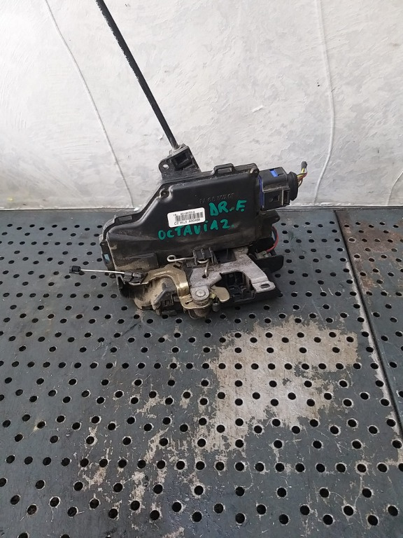 Broasca usa dreapta fata skoda octavia 2 3d1837016