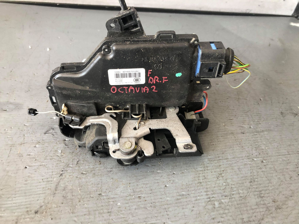 Broasca usa dreapta fata skoda octavia 2 3d1837016ac