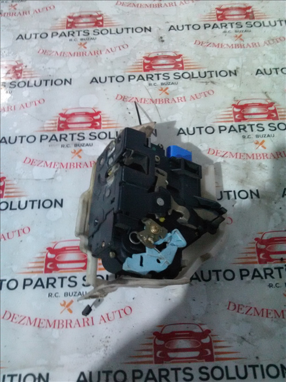 Broasca usa dreapta fata VOLKSWAGEN GOLF 5
