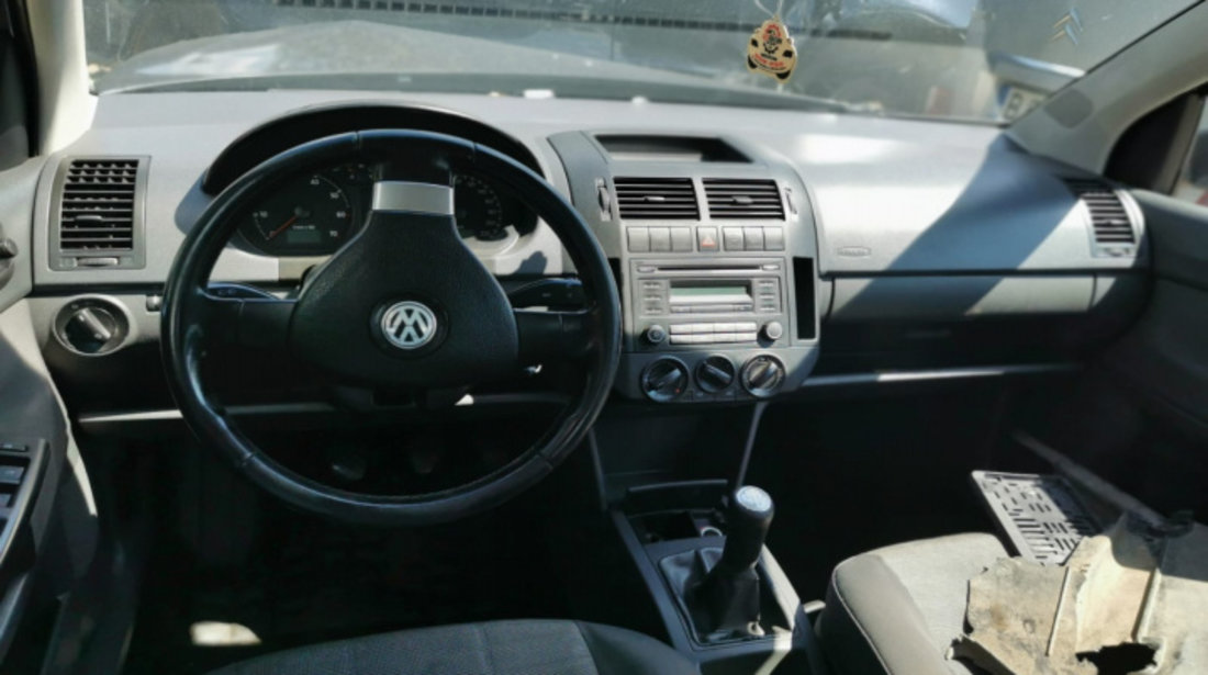 Broasca usa dreapta fata Volkswagen Polo 9N 2008 HatchBack 1.2 benzina BBM