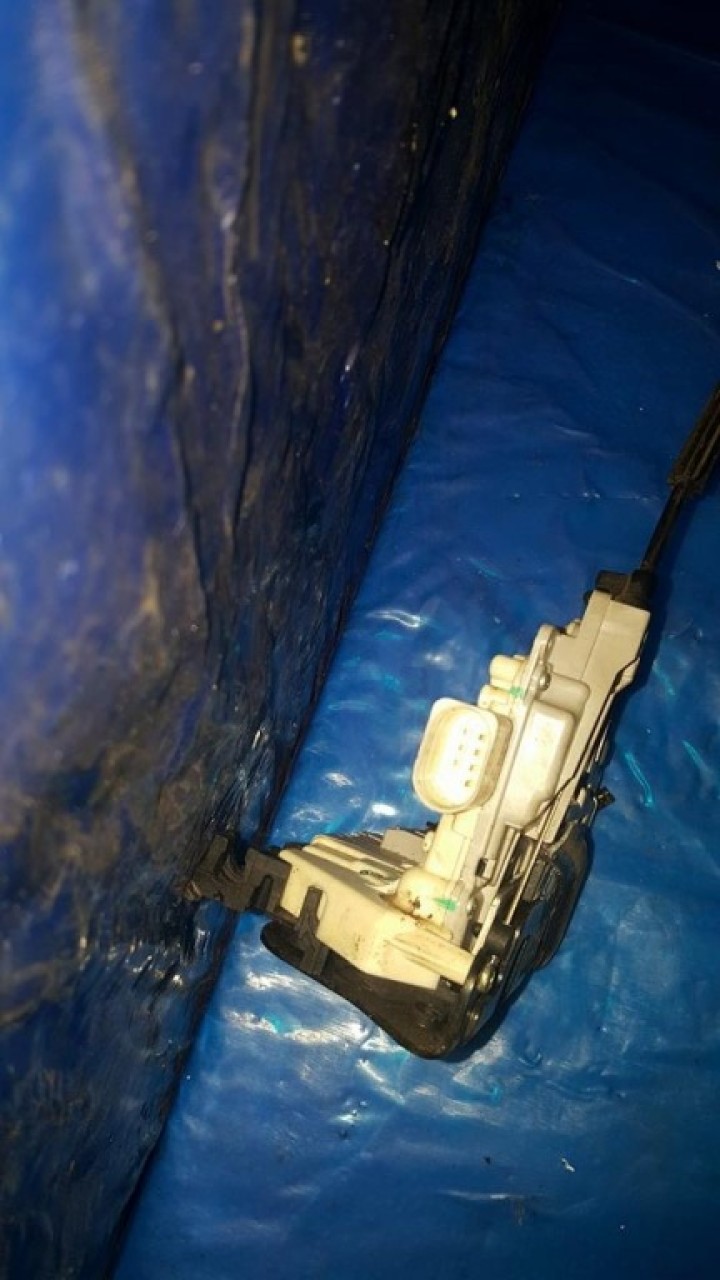 Broasca usa dreapta fata vw eos cod 1p1837016