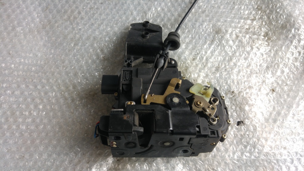 Broasca usa dreapta fata vw passat 03b2837016a