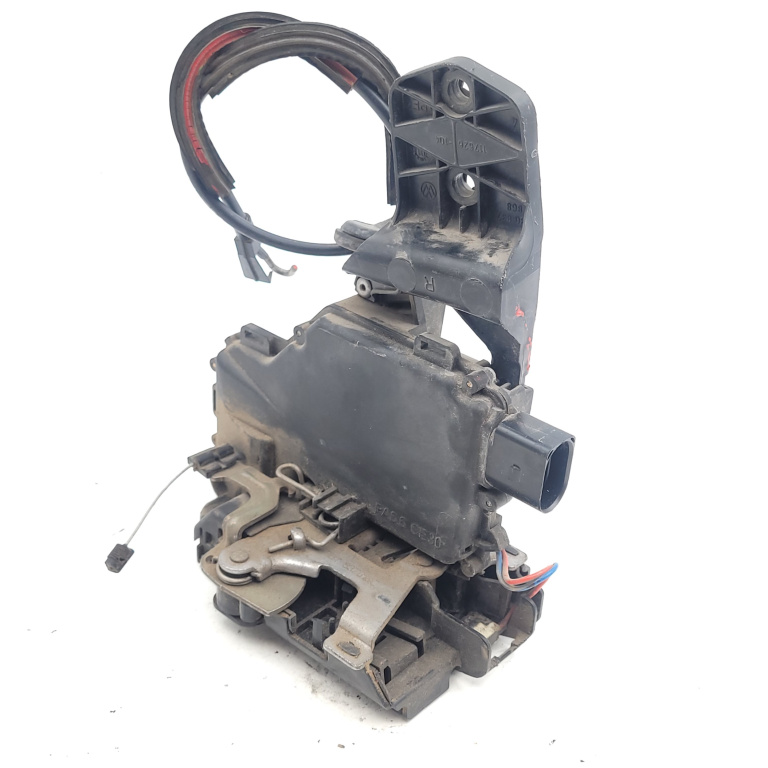 Broasca Usa Dreapta,fata VW PASSAT B5, B5.5 1996 - 2005 3BO837868, 3BO 837 868