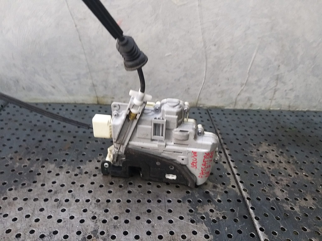 Broasca usa dreapta fata vw passat b6 3c 3c2837016a