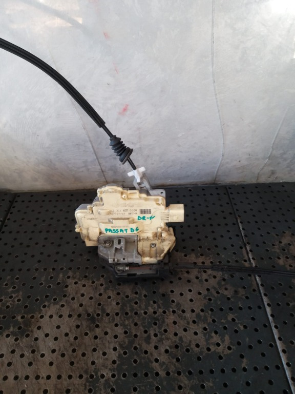 Broasca usa dreapta fata vw passat b6 3c 3c1837016a