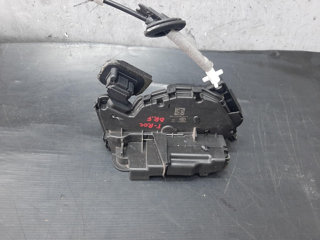 Broasca usa dreapta fata vw t roc a11 a046465 b6a5tb837016a