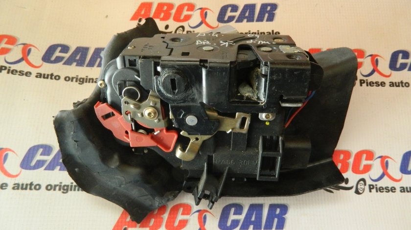 Broasca usa dreapta spate Audi A4 B6 8E cod: 8E0839350 model 2004