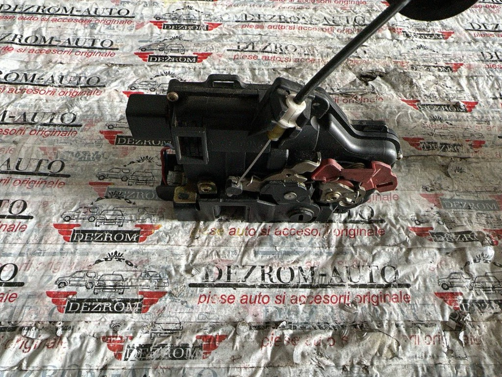 Broasca usa dreapta spate AUDI A4 B6 Avant (8E5) 2.0 130 cai cod: 4B0839016D