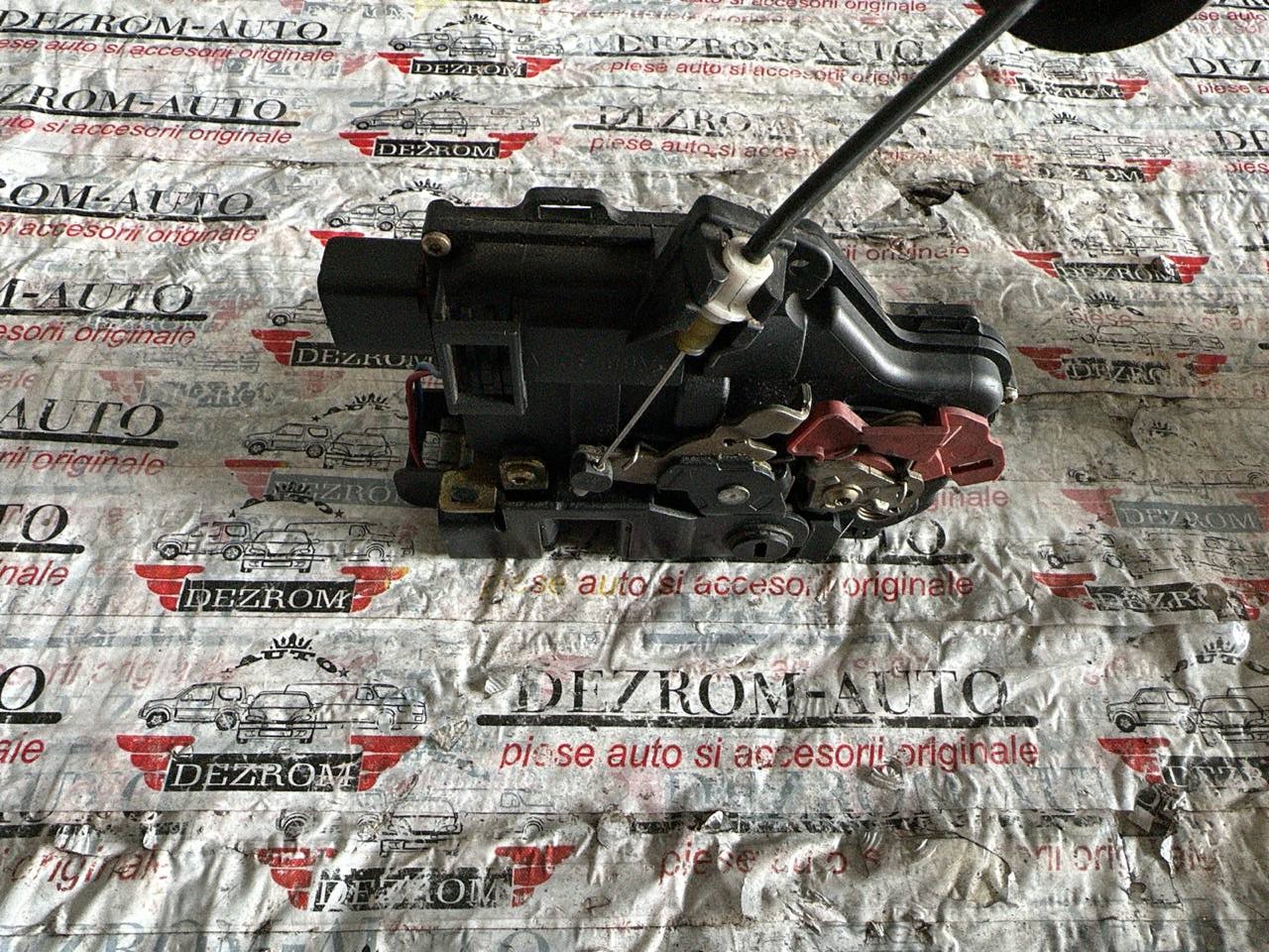 Broasca usa dreapta spate AUDI A4 B6 Sedan (8E2) 3.0 218 cai cod: 4B0839016D