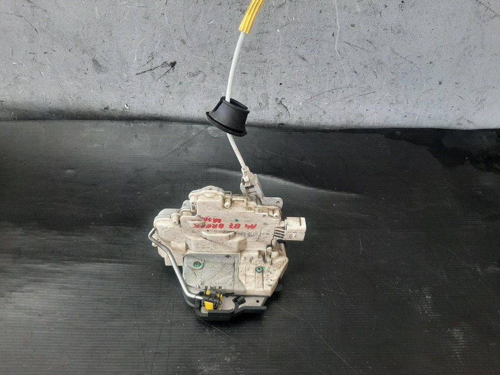 Broasca usa dreapta spate audi a4 b7 8e0 break 8e0839016aa