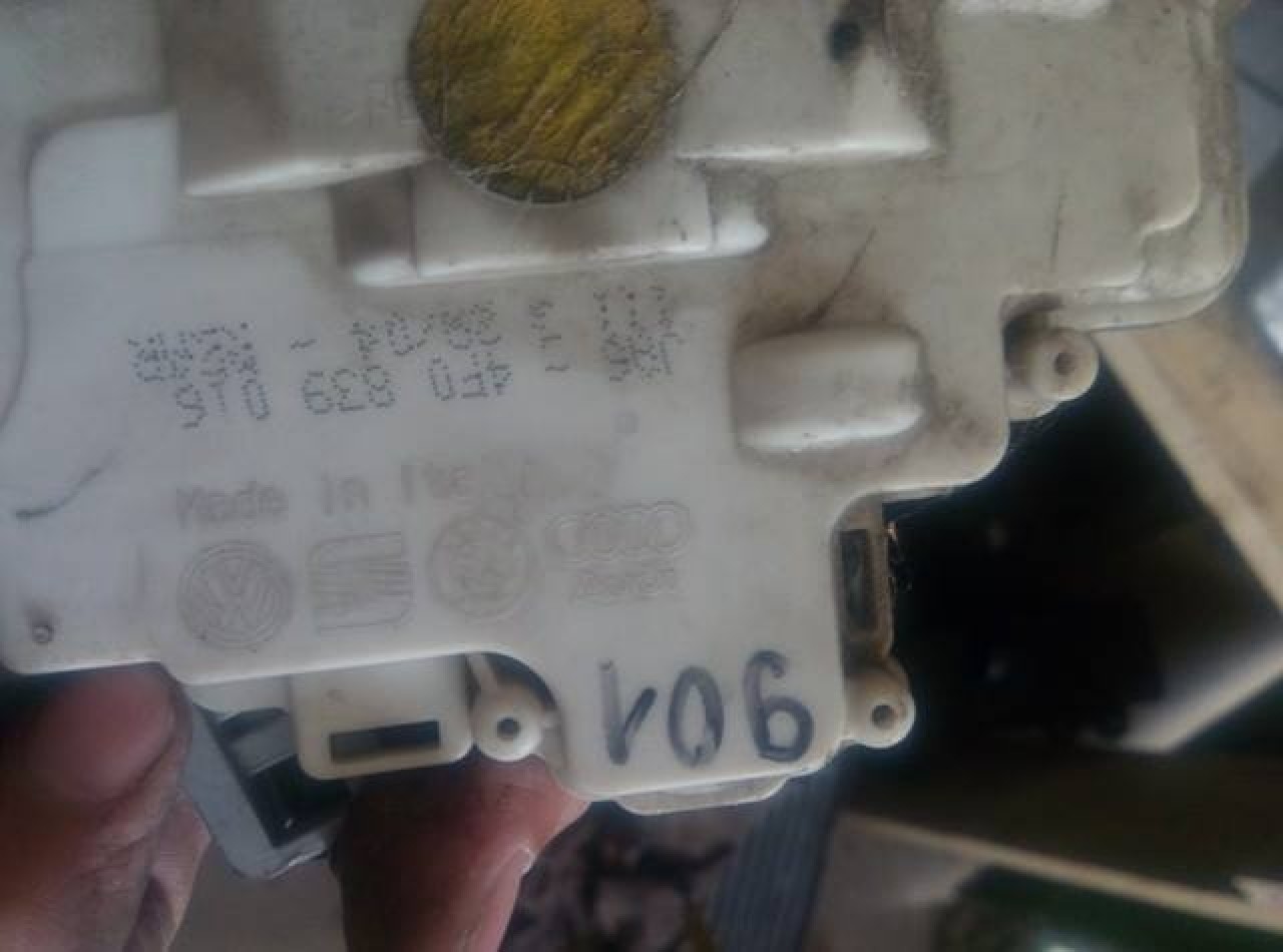 Broasca usa dreapta spate audi a6 4f cod 4f0839016