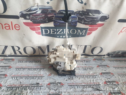 Broasca usa dreapta spate Audi Q7 (4L) cod piesa : 3C4839016C