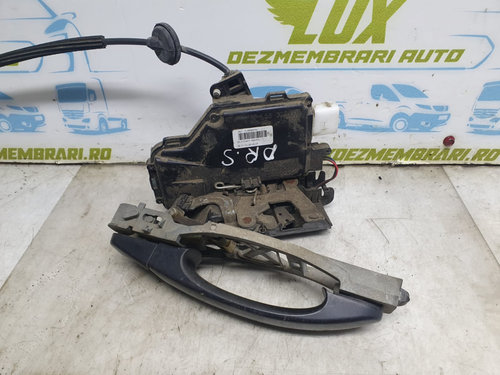 Broasca usa dreapta spate cu maner exterior 7L0839016J Volkswagen VW Touran [2th facelift] [2010 - 2...