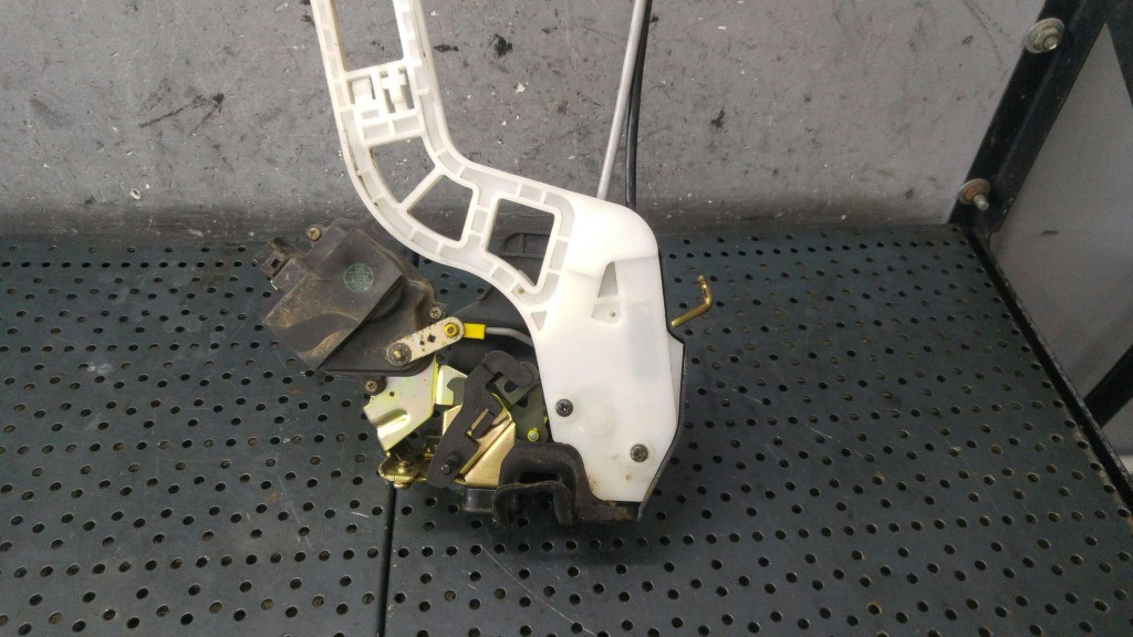 Broasca usa dreapta spate kia sportage 2 je km 814201f010