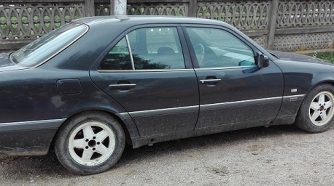 BROASCA USA DREAPTA SPATE MERCEDES C-CLASS W202 FAB. 1993 – 2000 ⭐⭐⭐⭐⭐