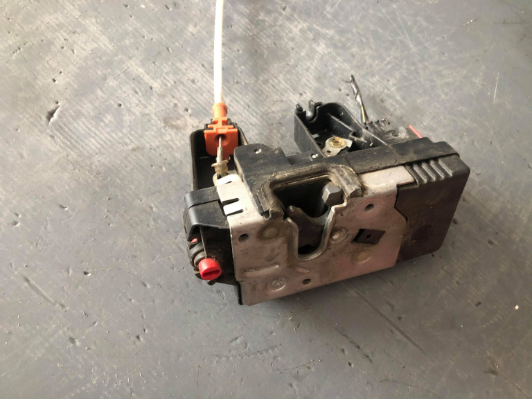 Broasca usa dreapta spate opel zafira a 24414135