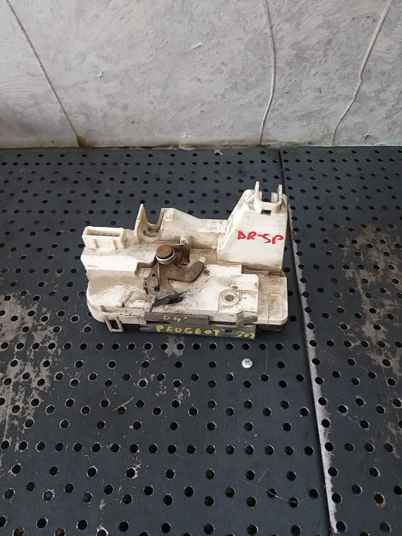 Broasca usa dreapta spate peugeot 307 scurt