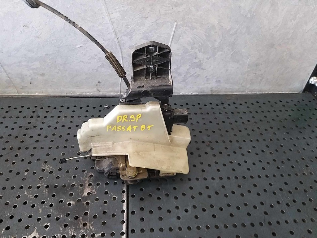 Broasca usa dreapta spate vw passat b5 3b 3b0837868
