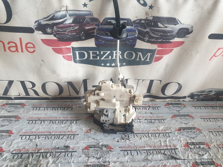 Broasca usa dreapta spate VW Tiguan I (5N) cod piesa : 3C4839016C