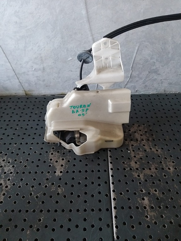 Broasca usa dreapta spate vw touran 1t 3d0837868c