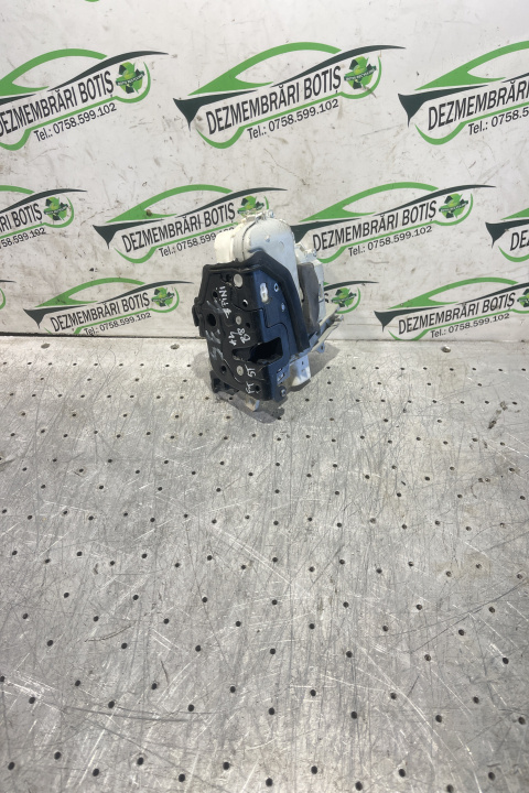 Broasca usa fata stanga 8J1 837 015 C Audi A4 B8/8K [2007 - 2011] Sedan 4-usi