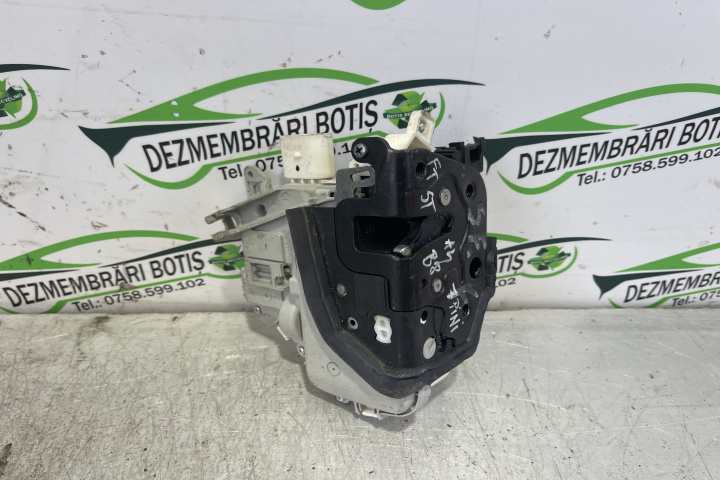 Broasca usa fata stanga 8J1837015C / 8J1 837 015 C Audi A4 B8/8K [2007 - 2011] Sedan 4-usi