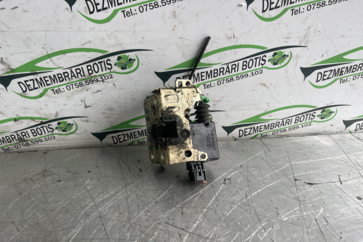 Broasca usa fata stanga Dacia Logan [2004 - 2008] Sedan 1.5 D MT (70 hp)