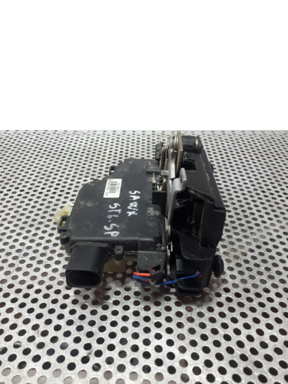 Broasca usa Skoda Superb 2004 2005 Berlina OEM 3B4839015M