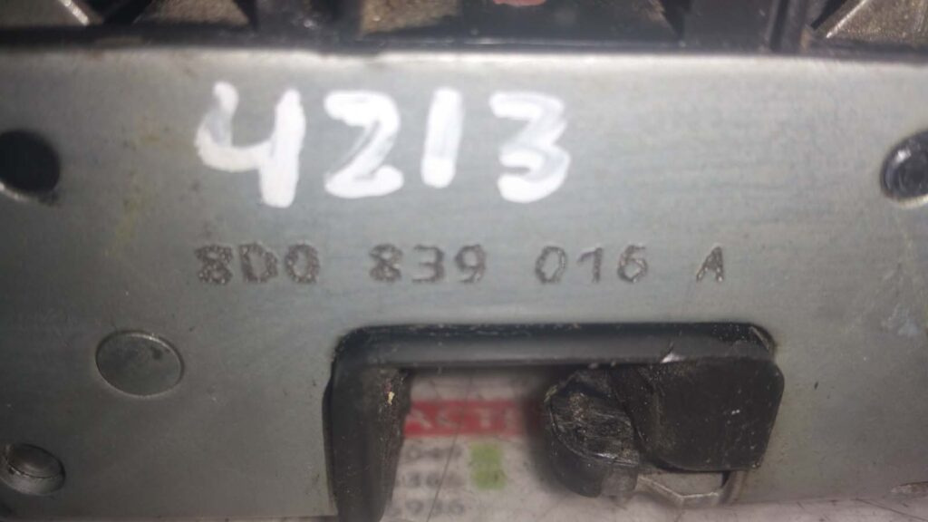 Broasca usa spate dreapta AUDI A4 8D0839016A8D0839016A