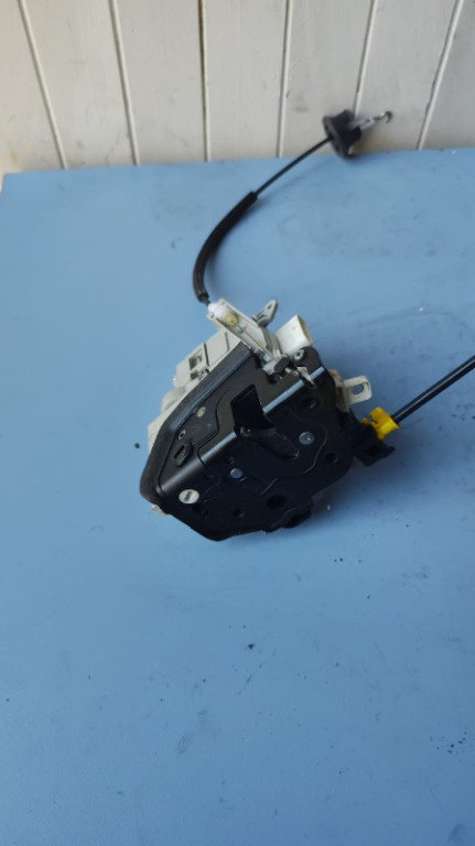 Broasca usa spate stanga Audi A4 B8 2.0 TDI cod motor CAGA combi an 2011 cod 8K0839015C