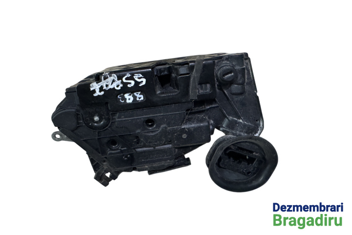Broasca usa spate stanga Cod: 5K4839015B 5K4839015B Volkswagen VW Golf 6 [2008 - 2015] Hatchback 5-usi 1.4 MT (80 hp) Cod motor CGGA, Cod cutie LEG, Cod culoare L7WA