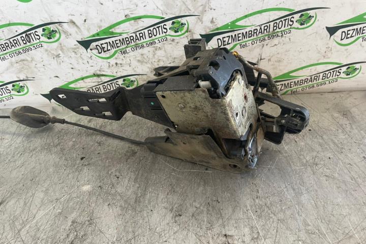 Broasca usa stanga 2S61A264A27BP 2S61A26 Ford Fiesta 5 [2001 - 2007] Hatchback 3-usi 1.3 MT (70 hp)