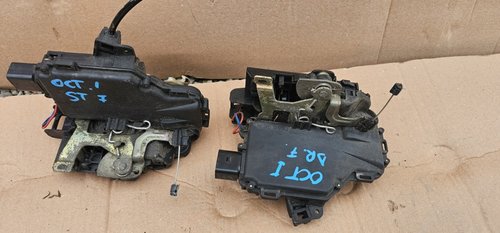 Broasca usa stanga / dreapta fata Skoda Octavia 1 1U 2000 2001 2002 2003 2004 2005 2006