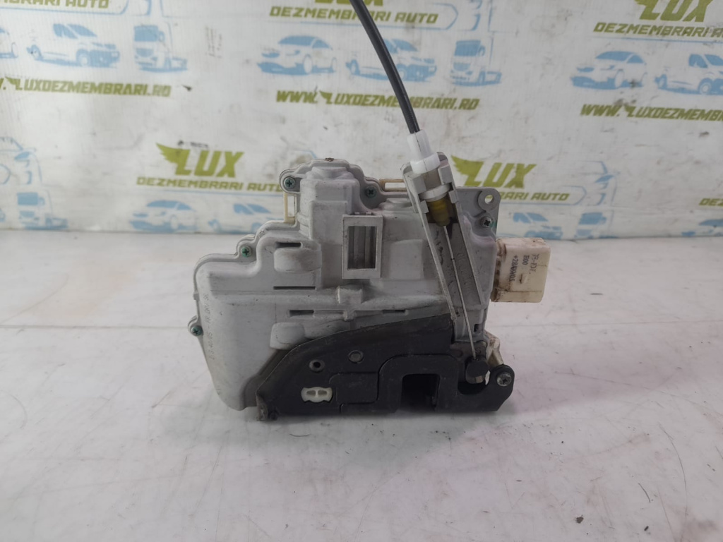 Broasca usa stanga fata 8E1837015 AA Audi A4 B7 [2004 - 2008] 2.0 tdi BLB