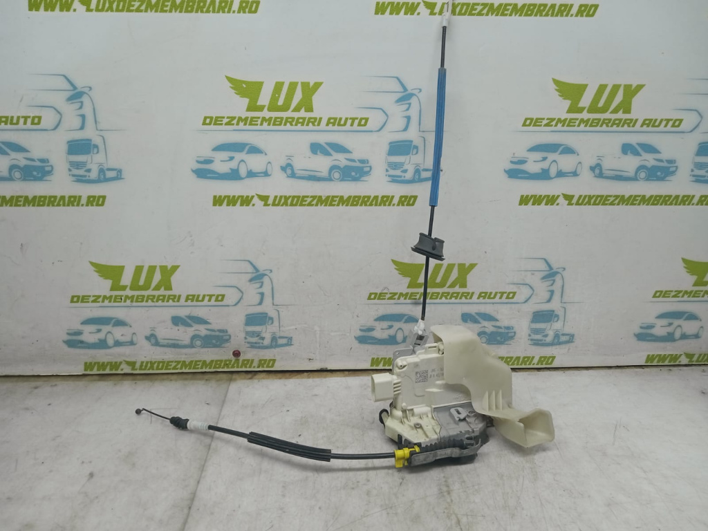 Broasca usa stanga fata 8j1837015a Volkswagen VW Touareg generatia 2 7P [2010 - 2014]