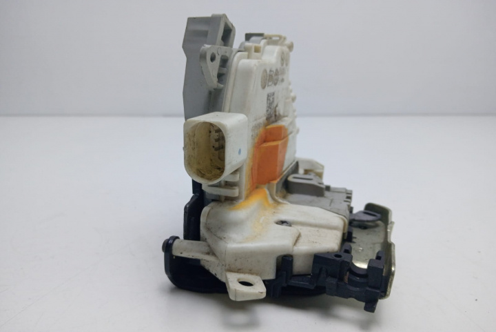 Broasca usa stanga fata 8J1837015C Audi A4 B8/8K [2007 - 2011]