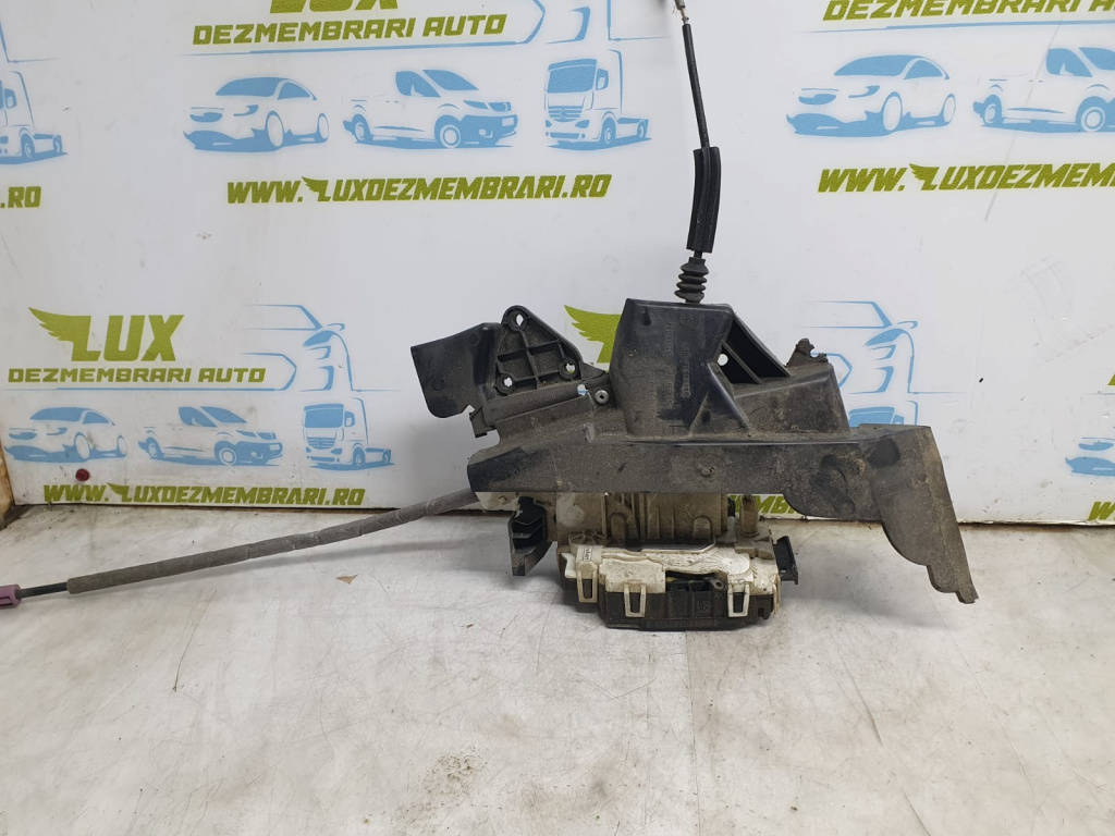 Broasca usa stanga fata A2047230908 Mercedes-Benz C-Class W204/S204 [2007 - 2012] 2.2 cdi 651.911
