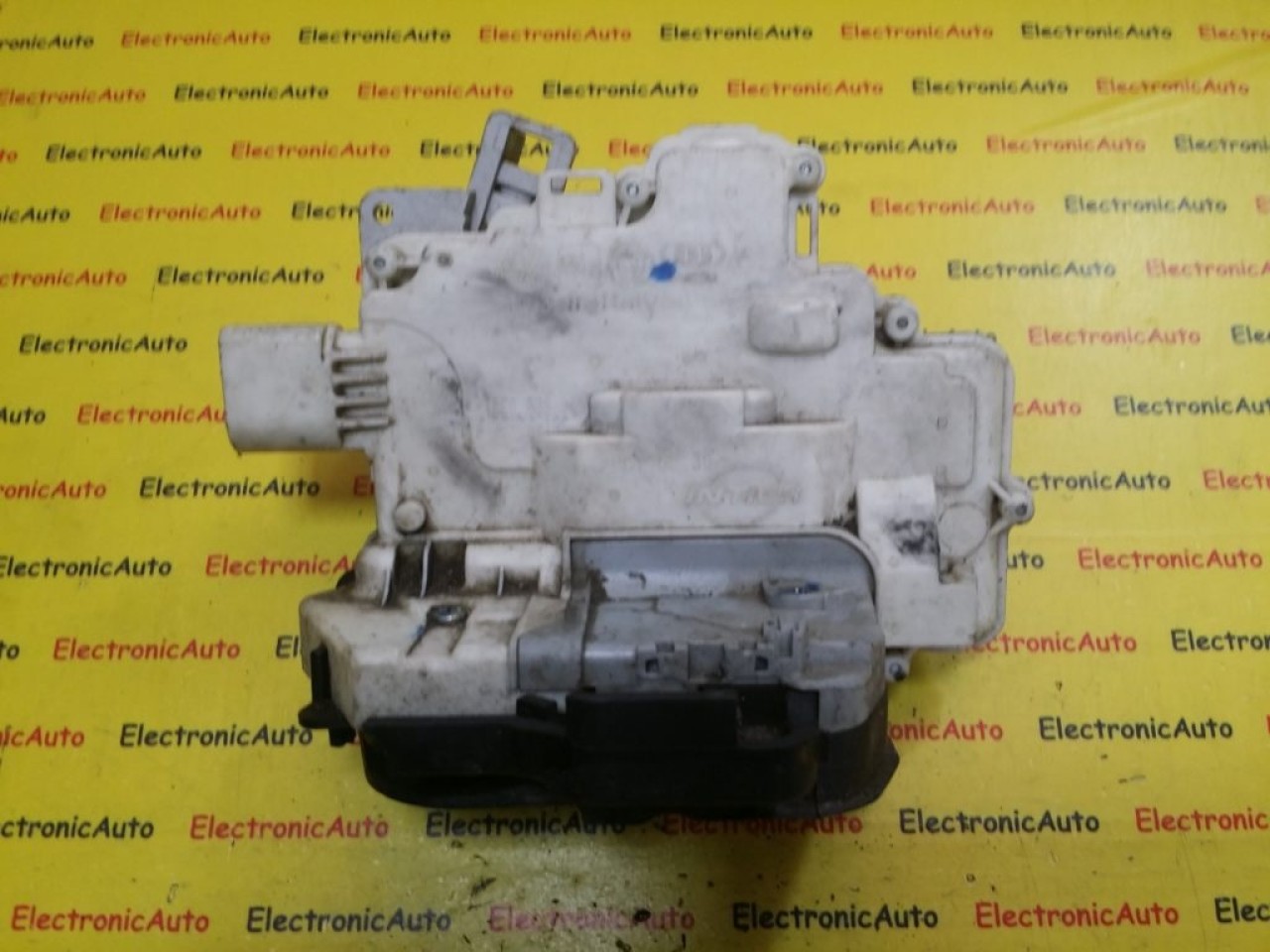 Broasca Usa Stanga Fata Audi, 8E0839015