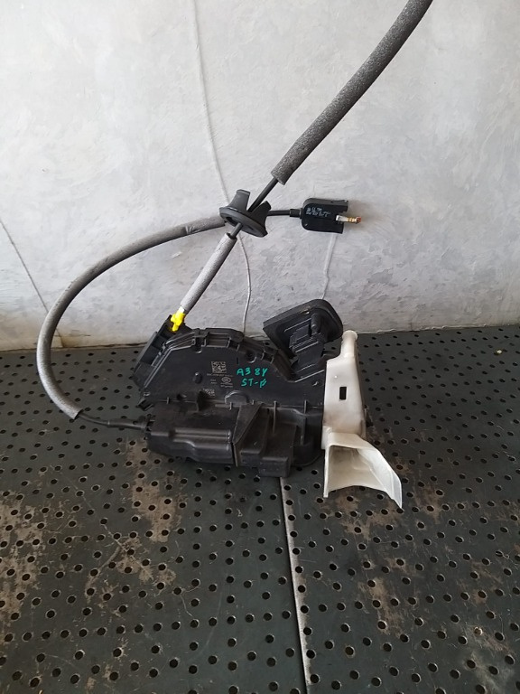 Broasca usa stanga fata audi a3 8y b5c5tb837015c