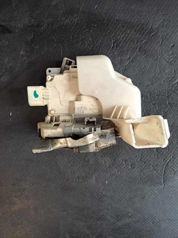 Broasca usa stanga fata AUDI A4 B8 2007 - 2015 - COD 8J1837015A
