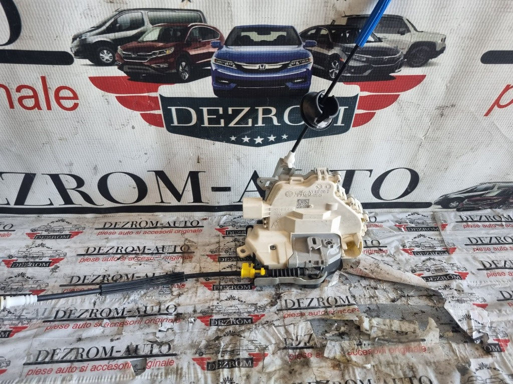 Broasca usa stanga fata Audi A4 B9 Avant cod piesa : 8J1837015D