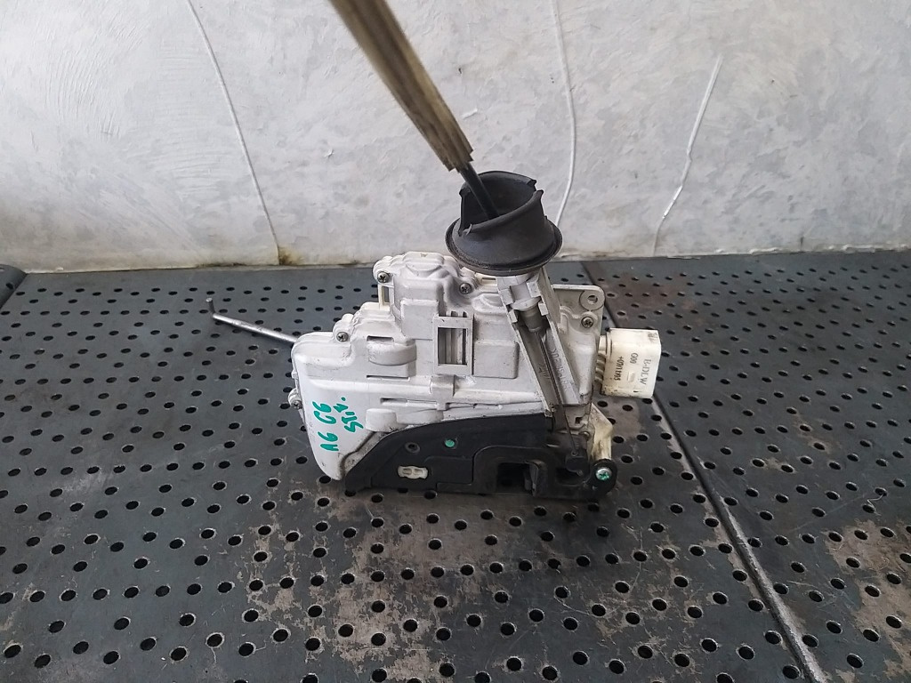Broasca usa stanga fata audi a6 c6 4f 4f1837015