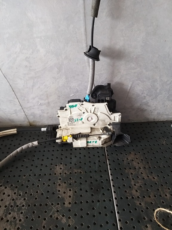 Broasca usa stanga fata audi a6 c8 4k 4k1837015k
