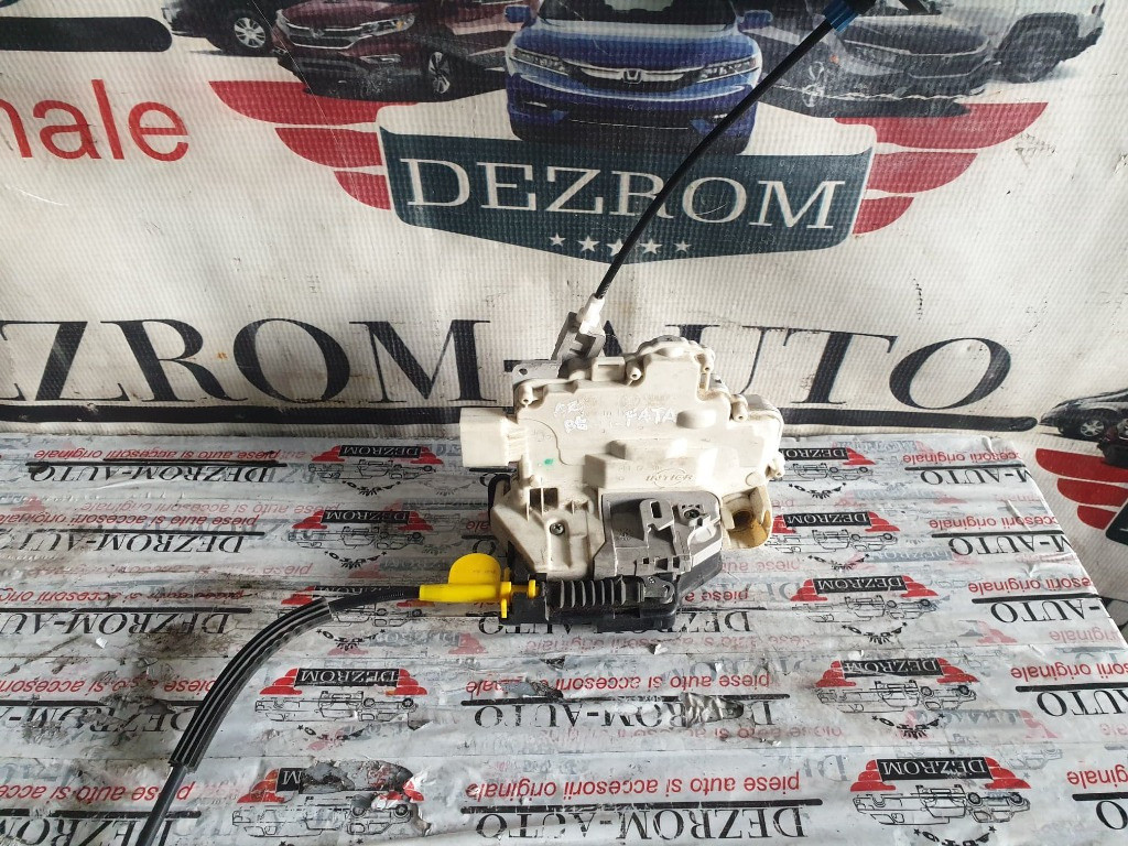 Broasca usa stanga fata Audi Q5 cod piesa : 8J1837015A