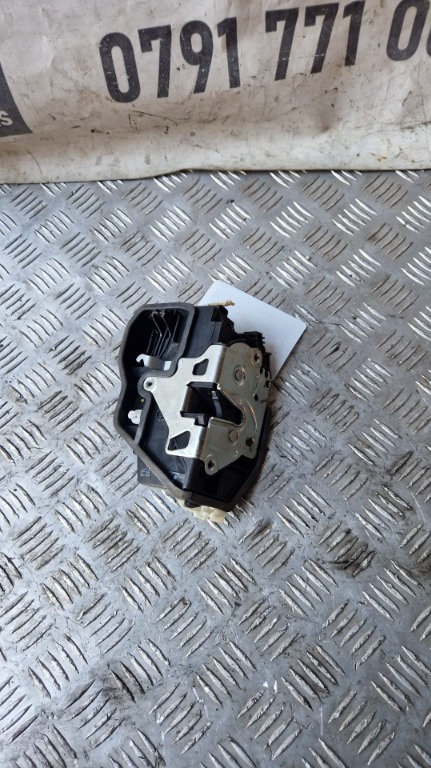 Broasca usa stanga fata BMW seria 3 F30 an 2013