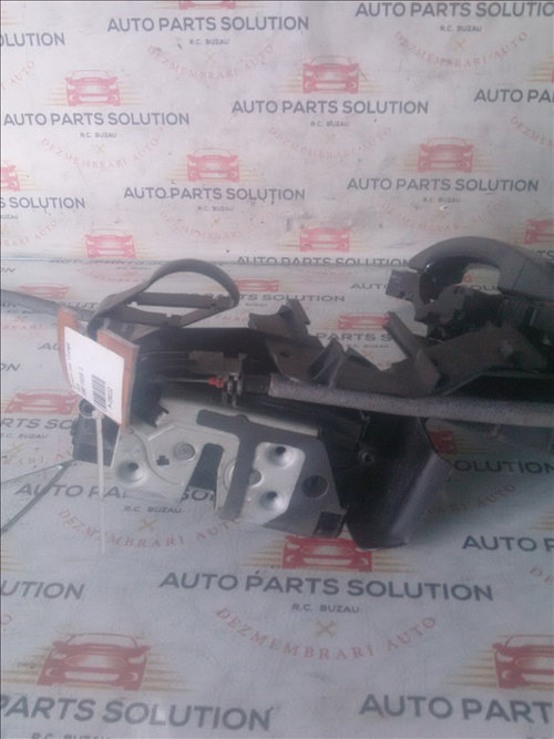 Broasca usa stanga fata FORD FOCUS 3