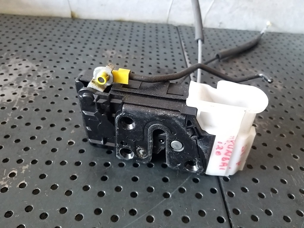Broasca usa stanga fata hyundai i20 813101j020