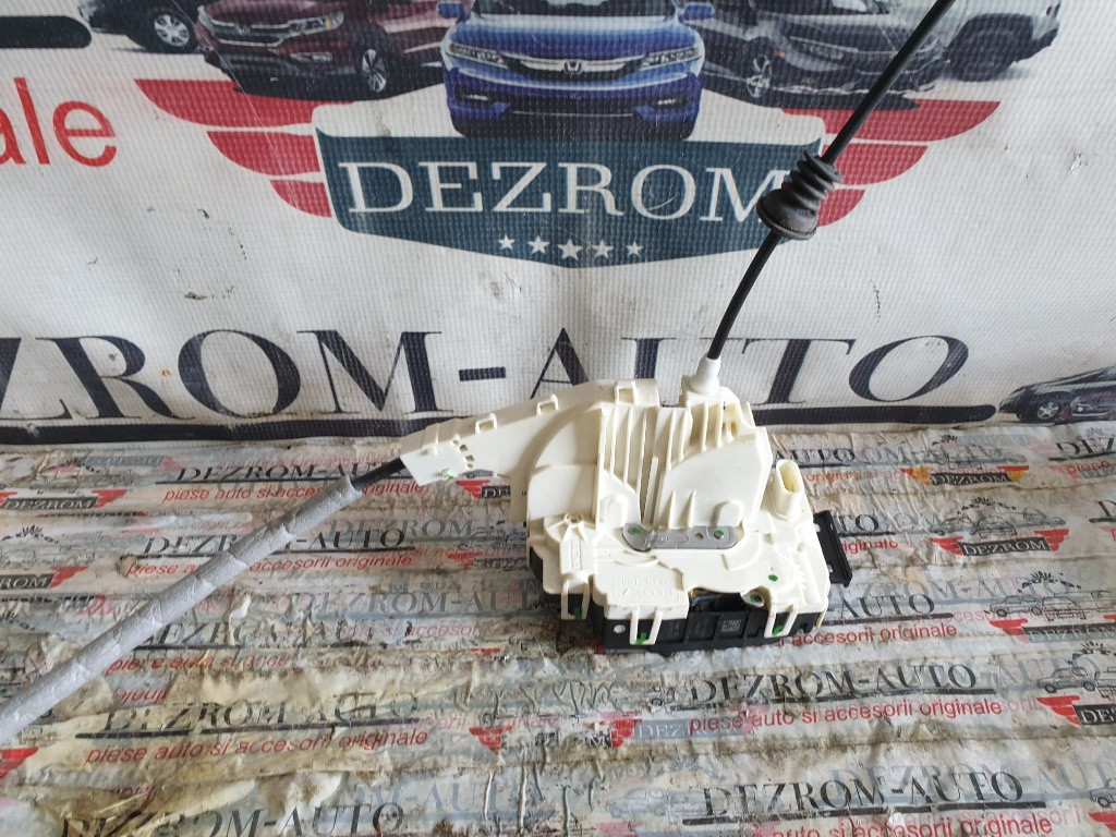 Broasca usa stanga fata Mercedes-Benz SLC (R172) cod piesa : A2047202735